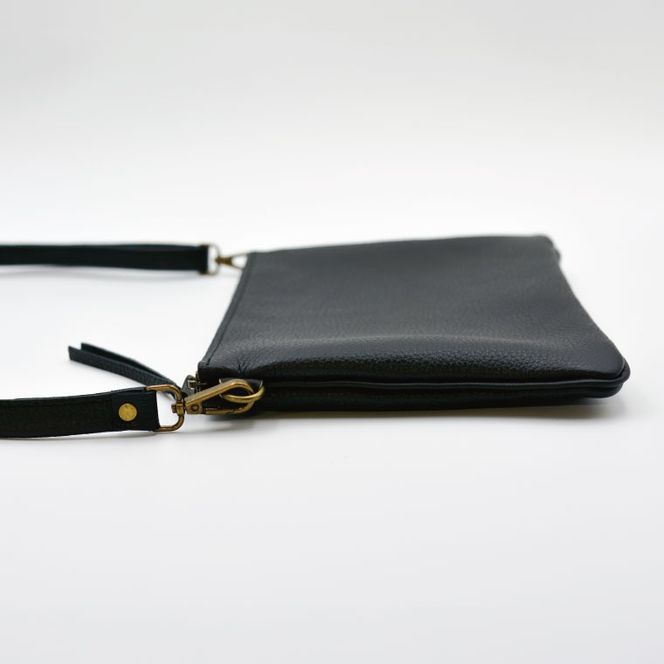 益子の革工房maharoのサコッシュ（M）ブラック｜栃木県 益子町 ふるさと納税 サコッシュ 革 肩掛け 日用品（AX113-3）