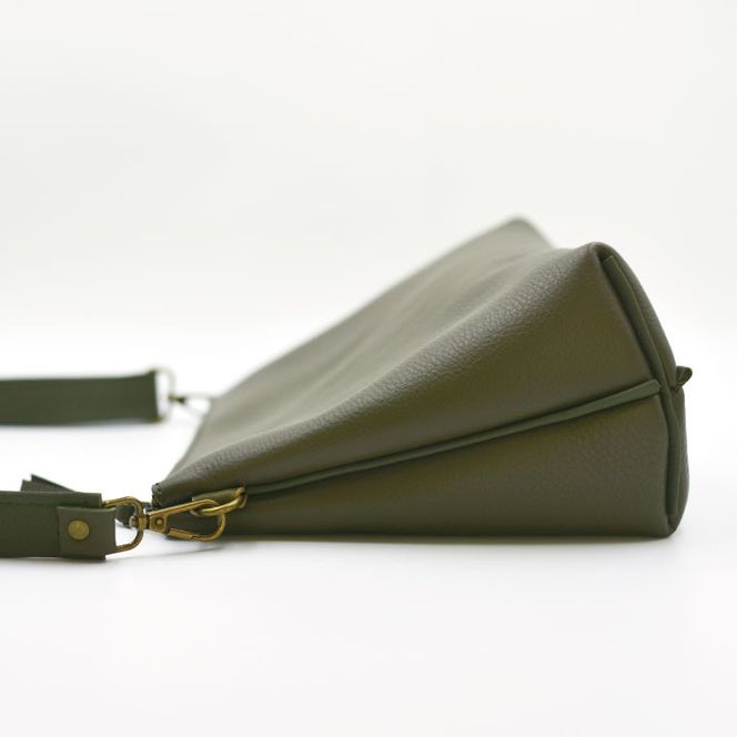 益子の革工房maharoのショルダーポーチ　ワイド（L）オリーブグリーン｜栃木県 益子町 ふるさと納税 ショルダーポーチ ワイド 牛革 手作り（AX110-4）