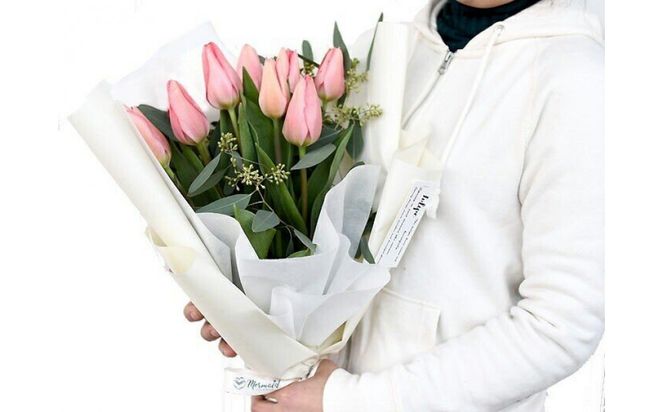 チューリップ8本と季節の小花のブーケ お返し 送別会 歓迎会 退職祝い 歓送迎会 送別 誕生日 結婚 ウエディング 祝い 記念日 季節限定 チューリップ の 花束 ラッピング付き 送料無料 272230_BG109