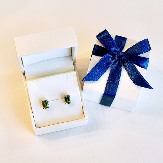 K14WG ホワイトゴールド ペリドット オクタゴンカット ピアス 保証書付 KO-0035 SWAD037