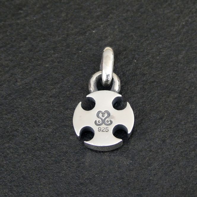 small iron cross pendant アイアン クロス ペンダント ｜ シルバー アクセサリー 十字架 モチーフ 925 ペンダントトップ ネックレス チャーム ジュエリー アクセ ファッション ハンドメイド 人気 シンプル ギフト プレゼント 年末年始 お中元 お歳暮 内祝い 快気祝い