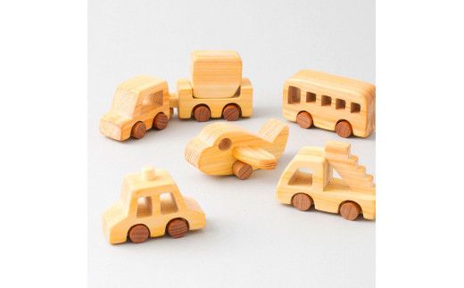YKS029　山のくじら舎 はたらく飛行場 木製 玩具 赤ちゃん ベビー 幼児 男の子 乗り物 飛行機 ギフト 包装 ラッピング プレゼント 贈り物 贈答 出産祝い 誕生日祝い のし 熨斗対応 高知県産
