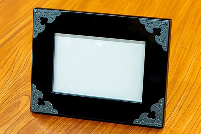 仙台箪笥 フォトスタンド 黒呂漆塗り SB-003KD 小型 高級 工芸品 伝統 写真立て [仙台箪笥 小型 高級 工芸品 伝統 写真立て]|06_kyk-790501