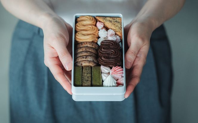 【cafe marble】クマのクッキー缶(7種詰め合わせ) | 京都 人気カフェ 可愛い おしゃれ スイーツ クッキー缶［ カフェマーブル 7種のクッキー缶 かわいい おしゃれ クマさん 人気 おすすめ お菓子 焼き菓子 スイーツ ギフト プレゼント 贈答 手土産 お取り寄せ 通販 送料無料 ふるさと納税 ］ 261009_B-SA04