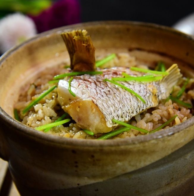 【尾頭付きの縁起物】 活塩焼き鯛（中サイズ） 1匹（約35cm・約550g）