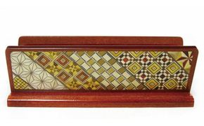 【箱根寄木細工　眼鏡ラック】寄木の彩りで、日常に小さな上質を 142069_CW104