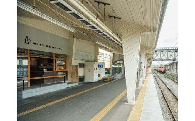 小諸産ハーフワインボトル+小諸駅舎内カジュアルバー「エキューブこもろ」店舗利用券5,000円分 白ワイン チケット セット