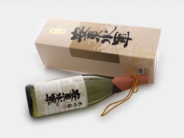 日本酒 大吟醸 安東水軍 1800ml ×1本 お酒 酒 地酒 一升瓶 大吟醸酒 吟醸酒 清酒 アルコール ギフト プレゼント 贈答 男性 女性 送料無料 1800 1.8L 青森 青森県 鰺ヶ沢町