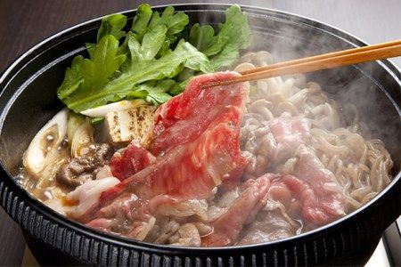 神戸牛 定期便「梅」コース2.5kg（3ヶ月）/ 4月開始 9月開始 牛肉 霜降り 但馬牛 黒毛和牛 和牛 国産牛 肩 モモ ロース 神戸ビーフ 太田牧場 TYRS15 【但馬牛太田家】