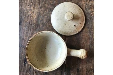 【 耐熱 灰釉 シリーズ 】 ふた 付き 片手 土鍋 糸島市 / うつわと手仕事の店 研　食器 耐熱 電子レンジ 直火 オーブン 陶器 器 クラフト [ARD013] 食器 耐熱 電子レンジ 直火 オーブン 陶器 器 クラフト なべ お鍋 おしゃれ