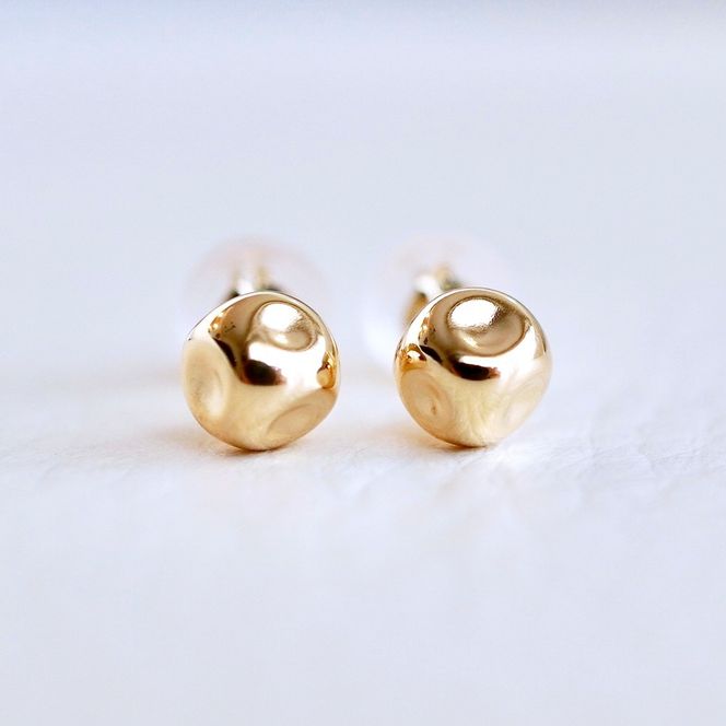 K18(18金) イエローゴールド 地金 サイコロ ピアス シンプル 縁起物 保証書付 KO-0065 242-022-a