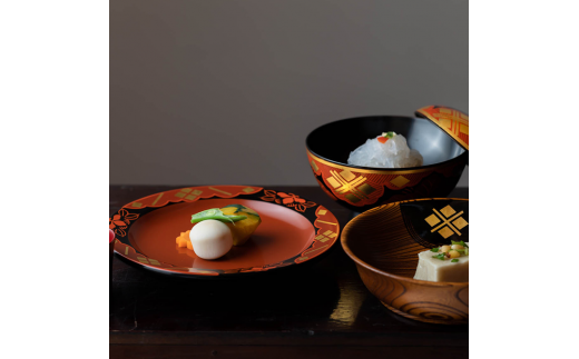 秀衡塗　翁皿　秀衡椿紋　2個入 / 漆器 食器 銘々皿 漆塗 うるしぬり 手塗り 木製 伝統工芸品 和 お正月 高級 結婚 新築祝い お祝い 贈答 贈り物 プレゼント ギフト 香典返し お返し おもてなし 東京オリンピック パラリンピック 大会記念品【ocy925-oki-tsu-2B】