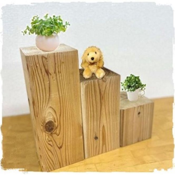 国産角材セット 12kg程度（ 薪 暖炉 スウェーデントーチ 焚火 DIY ） キャンプ アウトドア 燃料 暖炉の薪 インテリア 暖炉用 焚き火用 薪ストーブ 背割れ 樹種色々 端材 サイズ混在 アウトドア用品 キャンプ用品