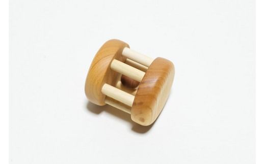 木のおもちゃ コロコロ 木製 知育玩具 赤ちゃん ベビー 男の子 女の子 ギフト プレゼント 贈り物 出産祝い 誕生日祝い 日本製 手作り のし 受注生産 山のくじら舎 0歳 1歳 2歳 転がす 音 鳴る 楽しい 持ち運び 便利 巾着袋 セット W70mm H75mm D70mm ケヤキ サクラ 安全 おでかけ 人気 おすすめ 高知県 安芸市