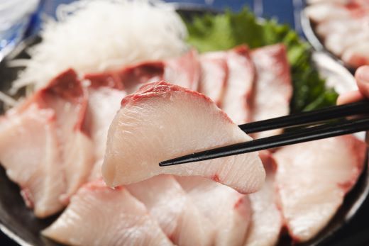 ブリ 1匹(5kg～6kg) 【期間限定】中山水産 手結沖養殖「勝ブリ」 ny-0010