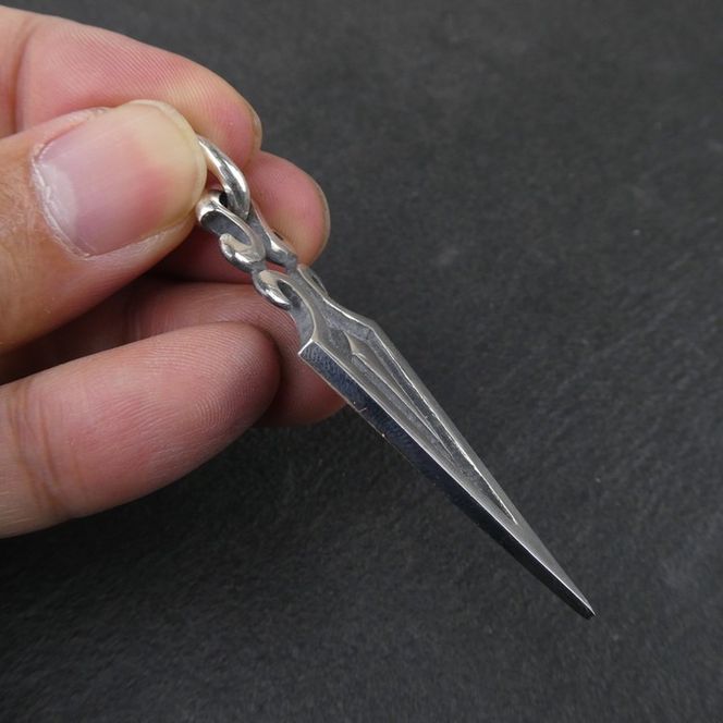 edge dagger pendant