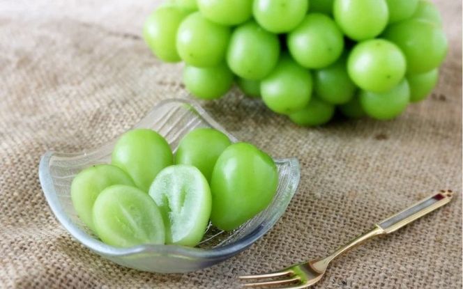 しげちゃん農園の シャインマスカット「晴王」 1.4kg前後（2～3房入） 【2026年10月上旬～順次発送】 岡山県真庭市産 ぶどう シャインマスカット 高級 フルーツ 【shifarm001-02】