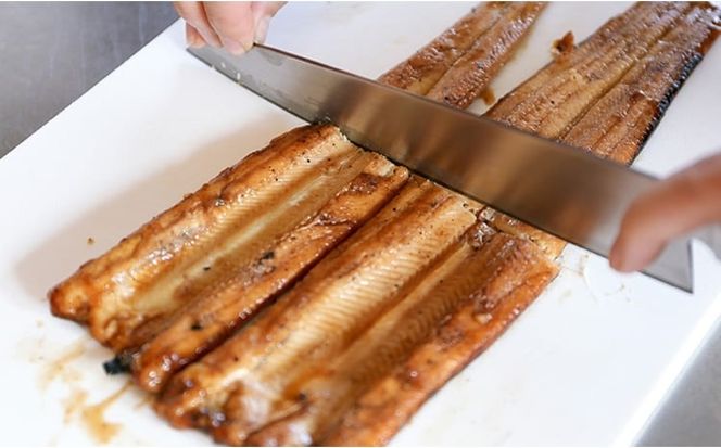 穴子 焼き穴子 3尾入 225g 蒲焼き 小分け 真空パック 厳選 特選 不揃い 小ぶり 魚貝類 魚介類 おかず 和食 魚料理 青島 冷蔵 冷蔵配送 岡山 岡山県 瀬戸内市 [№5735-3385]