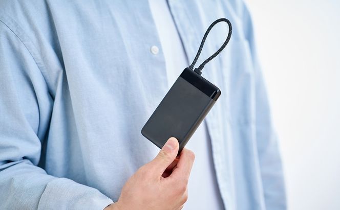 ケーブル内蔵モバイルバッテリー CE-A10020 ブラック アイリスオーヤマ モバイルバッテリー 非常用 電源 防災用品 防災グッズ 災害対策 停電対策 避難用 緊急時 備蓄用 スマートフォン充電 携帯充電 ケーブル内蔵 予備電源 コンパクト 持ち運び 車中泊
