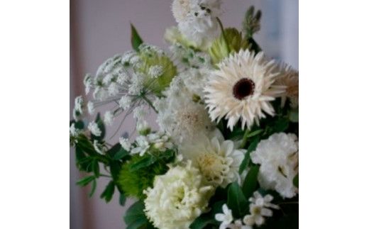 【CF-R7hbk】t167tmf　《6ヵ月定期便》花束一束 お供え 初回花瓶付S 定期便 定期コース 全6回 初回花瓶付き 延命剤付き 花びん 生花 仏花 供花 花束 はな 花 法要 お盆 花 おすすめ 一束 季節のお花 供花 お供え
