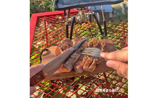 Woodstand solo 欅　天然堅木で作る携帯薪割台