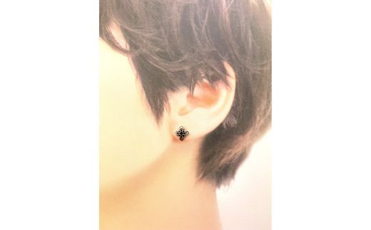 Pyramid cross pierce