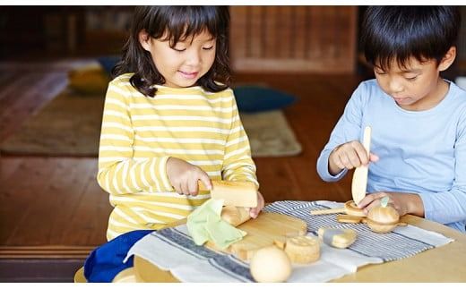 木のおもちゃ ちいさな ままごと セット 箱入り 山のくじら舎 木製 木 おもちゃ 詰め合わせ 知育玩具 男の子 女の子 ギフト 包装 ラッピング プレゼント 贈り物 贈答 お祝い 誕生日祝い のし おままごと 受注生産品 名入れ可能 ヒノキ スギ ケヤキ 2歳 3歳 4歳 5歳 子供 幼児 キッズ 手作り 国産 日本製 安全 安心 マグネット 切れる おもちゃ 安芸市 高知県