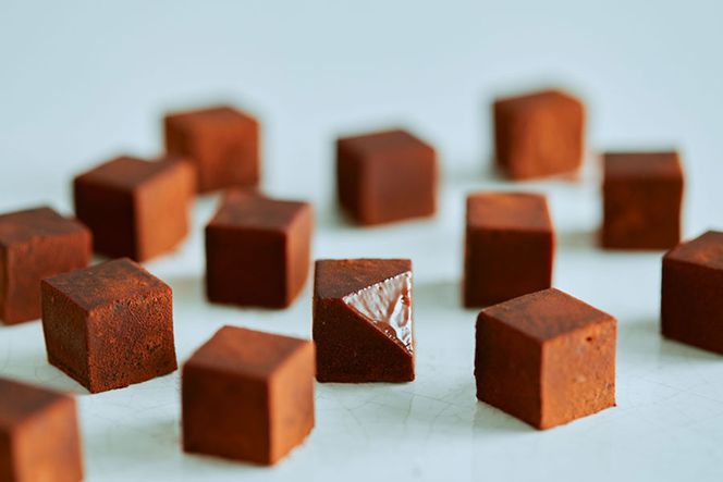 MAISON CACAO メゾンカカオ アロマ生チョコレート 2種セット（16粒×2箱）ハイカカオ パッションフルーツ ギフトボックス入 冷凍配送 神奈川県茅ヶ崎市