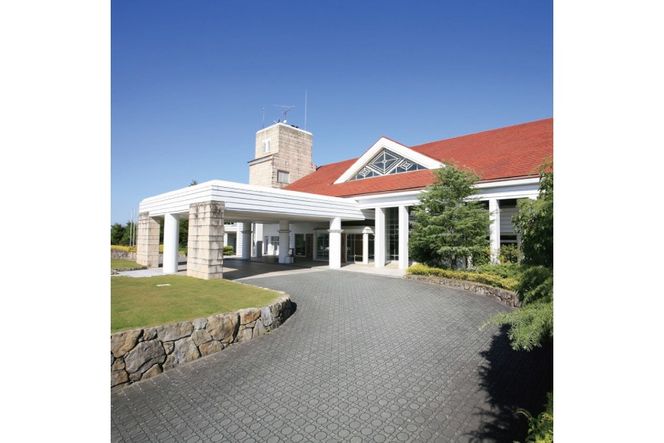 サンロイヤルゴルフクラブ 平日 1名様 プレー券 (2枚セット) [ サンロイヤルGC ゴルフ 加東市 兵庫県 関西 ゴルフ場 ] ゴルフ場利用券 社会人 大人 趣味 スポーツ 美しいコース フラット ワイド 