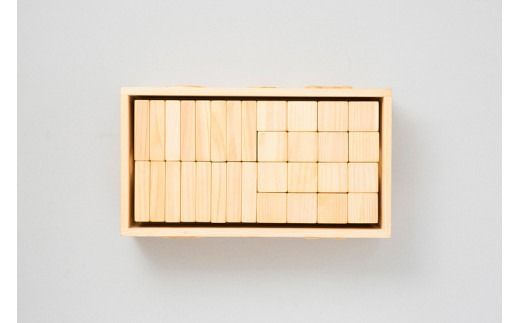 木のおもちゃ つみ木 積み木 基本つみ木 木製 木 おもちゃ 知育玩具 男の子 女の子 ギフト プレゼント 贈り物 贈答 お祝い 出産祝い 誕生日祝い 日本製 手作り てづくり のし 熨斗 受注生産品 名入れ可能 山のくじら舎 1歳 幼児 赤ちゃん 子供 キッズ 木箱 セット ヒノキ スギ 国産 積み木遊び 知育遊び 五感 創造力 想像力 立方体 直方体 形 基礎 安全 角丸 磨き 片付け 発想力 成長 安芸市 高知県