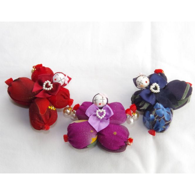 ピエロのブローチとお守りうさぎ【おまもり 手作り ウサギ インテリア アクセサリー】(CF204)