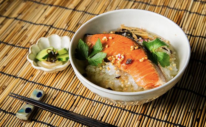 北海道 厚岸産 キングサーモン 10切 個包装 (1切れあたり約90g,合計約900g) 魚貝類 鮭 新鮮 加工 甘塩 天然 国産 脂肪 サラリ 口当たり 魚焼 焼くだけ 簡単 冷凍 