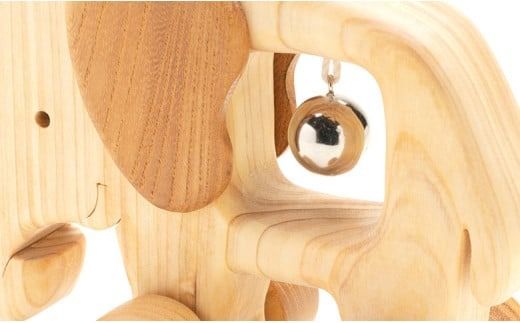 木のおもちゃ ころりんアニマル ぞう 動物 木製 知育玩具 赤ちゃん ベビー 男の子 女の子 ギフト プレゼント 贈り物 出産祝い 誕生日祝い 日本製 手作り のし 受注生産 山のくじら舎 材質：ヒノキ ケヤキ サイズ：W140mm×H110mm×D70mm コロコロ遊び オルゴールボール 鈴 2歳 幼児 木育 エコ おしゃれ かわいい 安全 安心 自然素材 国産 高知県産 安芸市 高知県