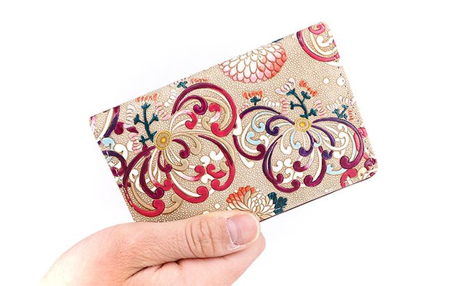 パスケース 名刺入れとしても パスカードホルダー 乱菊〈赤紫〉 文庫屋大関 名刺入れ 名刺ケース レディース 定期券入れ 定期入れ 名刺 カードケース 二つ折り 薄型 レザー 本革 革 文庫革 日本製 東京 墨田区