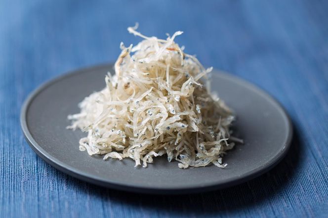 C6033_まるとも海産【冷蔵】特選 天日干し ちりめん 木箱 800g 紀州湯浅湾直送！