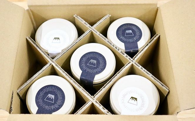 土佐ジロー黄色プリン（3個）と白いプリン（2個）