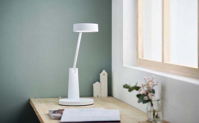 デザインデスクライト LDL-QF02DL-W ホワイト デスクライト LEDデスクライト Qi充電シリーズ 平置きタイプ 調光・調色 白 アイリスオーヤマ 昼光色 白色 電球色 