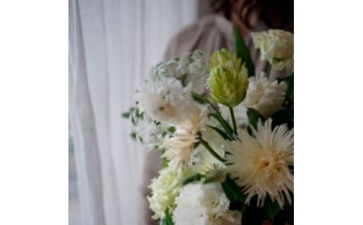 【CF-R7hbk】t166tmf　《3ヵ月定期便》花束一束 お供え 初回花瓶付S 定期便 定期コース 全3回 初回花瓶付き 延命剤付き 花びん 生花 仏花 供花 花束 はな 花 法要 お盆 花 おすすめ 一束 季節のお花 供花 お供え
