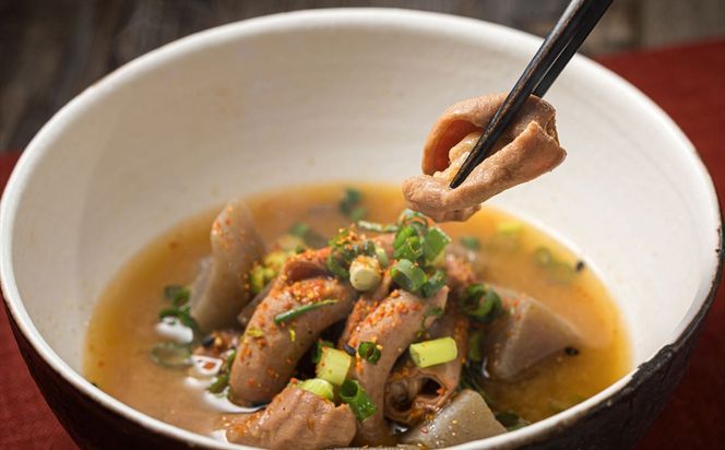 【定期便 9ケ月連続】 北海道産 もつ煮込み 170g×7パック 豚肉 豚もつ 豚ホルモン 煮込み 惣菜 晩酌 おつまみ ご飯のお供 簡単調理 温めるだけ レトルト レトルト食品 常温保存 お取り寄せ 森谷食品 トリプリしおた コラボ 一人暮らし おかず ご当地グルメ 北海道 釧路町 釧路超 特産品 br03　121-1224-143-004