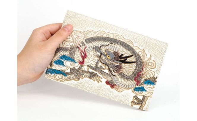 【文庫屋大関】パーソナルホルダー　龍神＜グレー＞【皮革工芸品】 雑貨 日用品 ブックカバー パスポートケース 貴重品入れ マルチケース シンプル 和風 革小物 