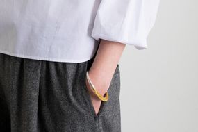 【寺島保太良商店】絲 tabane ブレスレット［ 京都 工芸ブランド 絹素材 手作り 腕飾り 人気 おすすめ アクセサリー 上品 軽やか ギフト お取り寄せ 通販 送料無料 ふるさと納税 ］ 261009_A-AA215VP