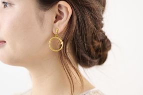 【寺島保太良商店】絲 tabane イヤリング［ 京都 工芸ブランド 絹素材 手作り 耳元アクセ 人気 おすすめ アクセサリー 上品 軽量 ギフト お取り寄せ 通販 送料無料 ふるさと納税 ］ 261009_A-AA216VP