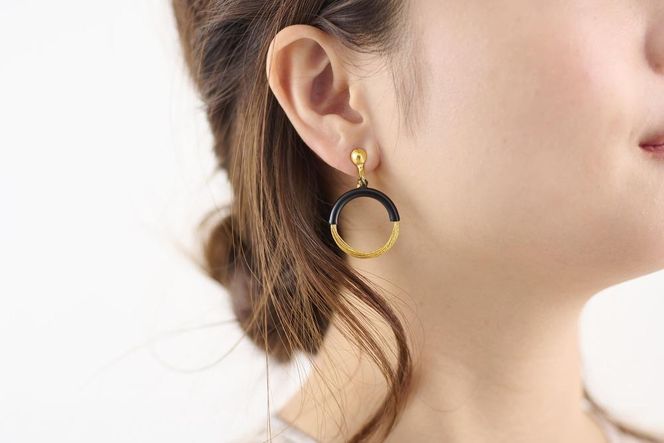 【寺島保太良商店】絲 tabane イヤリング［ 京都 工芸ブランド 絹素材 手作り 耳元アクセ 人気 おすすめ アクセサリー 上品 軽量 ギフト お取り寄せ 通販 送料無料 ふるさと納税 ］ 261009_A-AA216VP