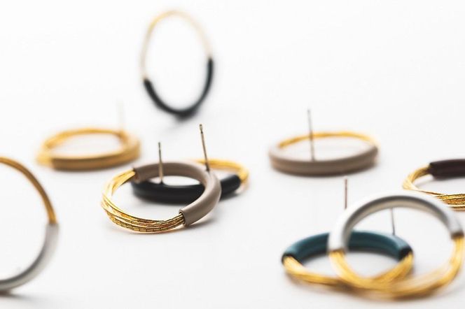 【寺島保太良商店】絲 tabaneピアス［ 京都 工芸ブランド 絹素材 手作り 耳元アクセ 人気 おすすめ アクセサリー 上品 軽量 ギフト お取り寄せ 通販 送料無料 ふるさと納税 ］ 261009_A-AA217VP