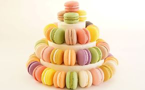 数量限定★マカロンタワー 皆さんでデコレーション 3段ロールケーキと色々なフレーバーのマカロン60個入り 豪華 お祝い おやつ 洋菓子 人気 厳選 袋井市 スイーツ ホームパーティー 