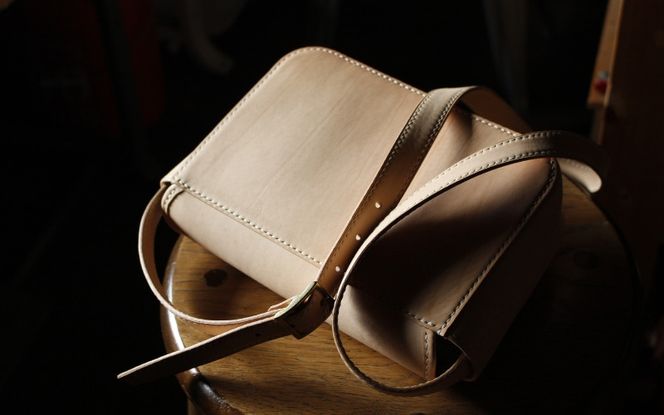 伊賀牛革ショルダーバッグ＜ステッチ：色選択可＞ work0005