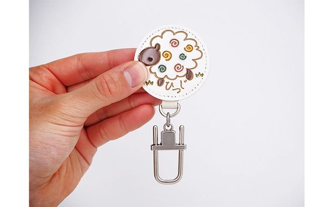 文庫屋大関 干支キーホルダー 未 ドアに冷蔵庫にペタリ 干支 キーホルダー マグネット入り 磁石入り 革製品 革小物 革製 日用品 雑貨 小物雑貨 マグネット 磁石 工芸品 民芸品 伝統工芸品 東京 東京都 墨田区