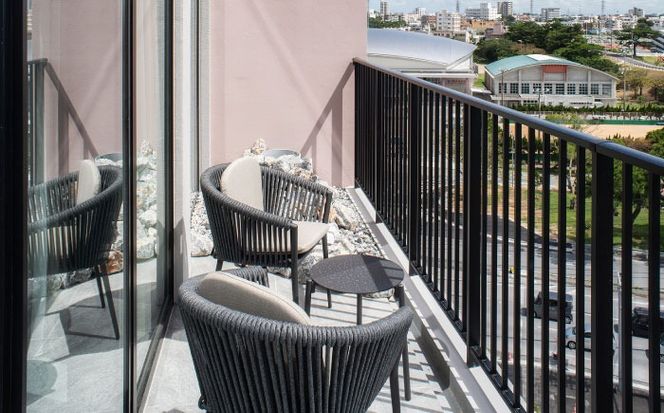 レフ沖縄アリーナ by ベッセルホテルズ ジュニアスイートルーム 1泊2日 宿泊券 (1〜3名様/朝食付き) 宿泊利用券 沖縄旅行 ホテル チケット ギフト 沖縄市 / 株式会社すこやかホールディングス[BCAP005]