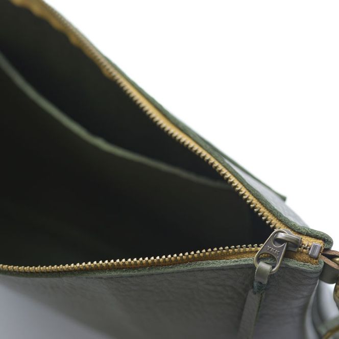 益子の革工房maharoのショルダーポーチ（L）オリーブグリーン｜栃木県 益子町 ふるさと納税 ショルダーポーチ 牛革 手作り (AX107-4)