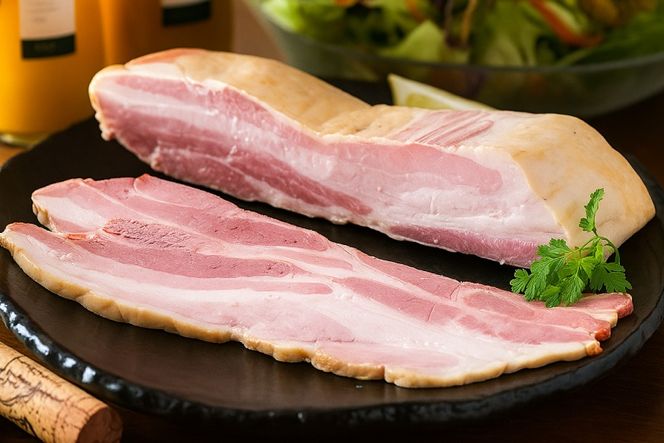 【三代目!肉工房 松本秋義】 すっごいスモークベーコン ブロック 300g×2 [吉田ハム工場 静岡県 吉田町 22424658] ベーコン べーこん 肉 加工肉 スモーク ベーコンエッグ 豚肉 国産 豚 豚バラ肉 おつまみ